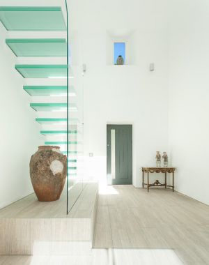 contemporary-staircase using glass lucite.jpg